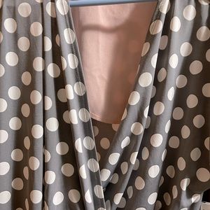 Brand new: Robbie Bee. Grey/ivory polka dot dress. Size: L